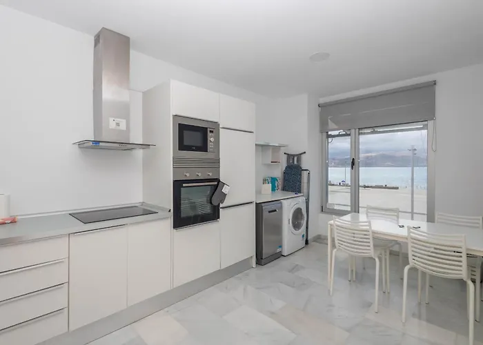 Bright Flat - Beachfront Canteras